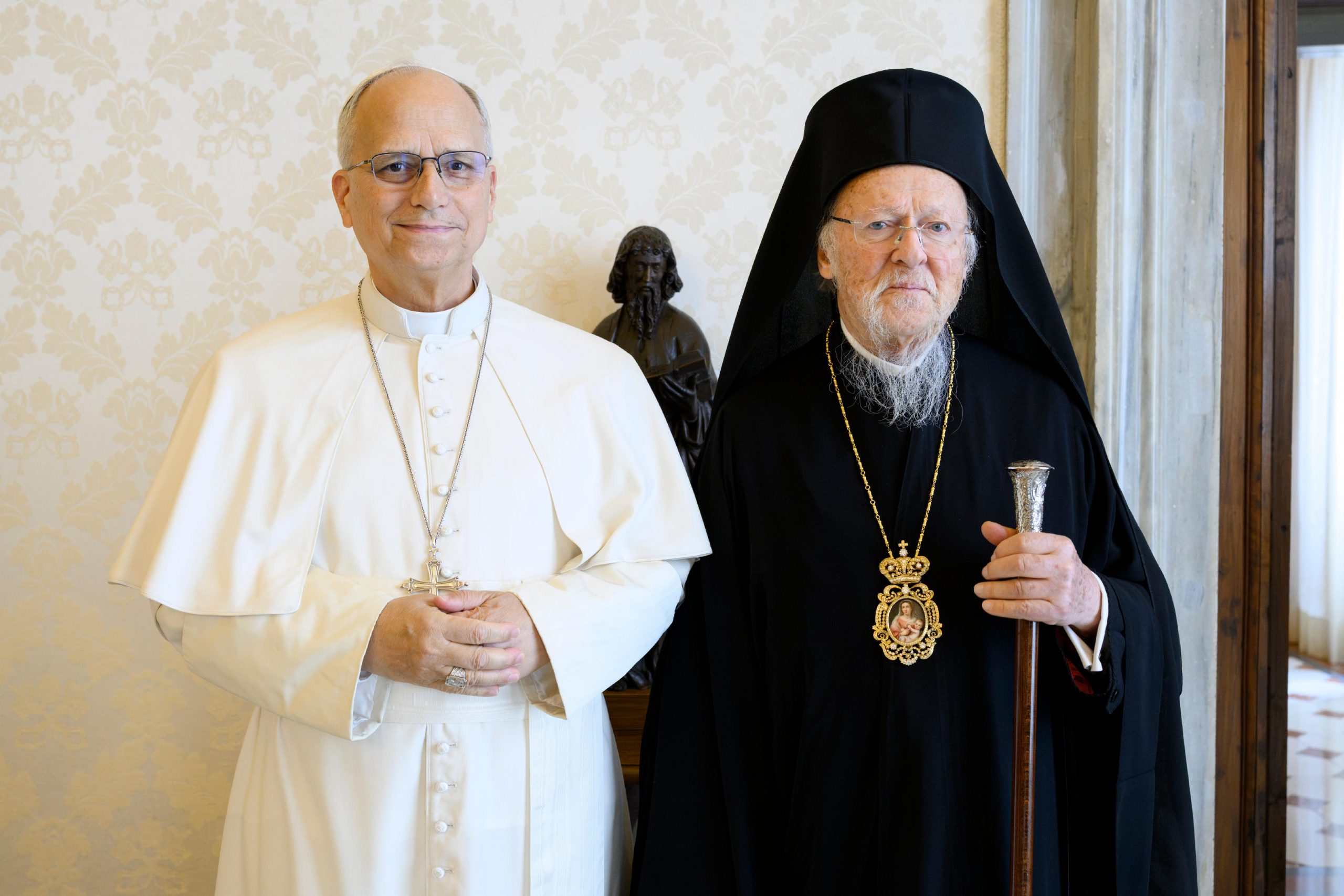 Paavi-Leo-XIV-ja-Ekumeeninen-patriarkka-Bartolomeos-Vatikaanissa-lokakuussa-2026