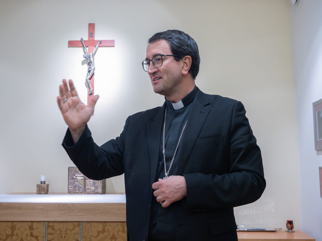 Piispa Raimo Goyarrola siunaa